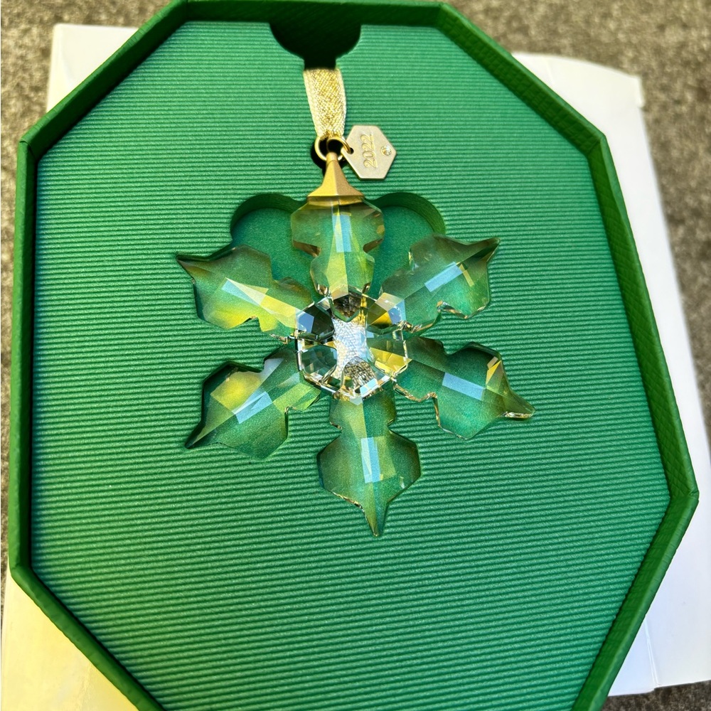 Swarovski 2022 annual ornament Green Crystal Snowflake Ornament